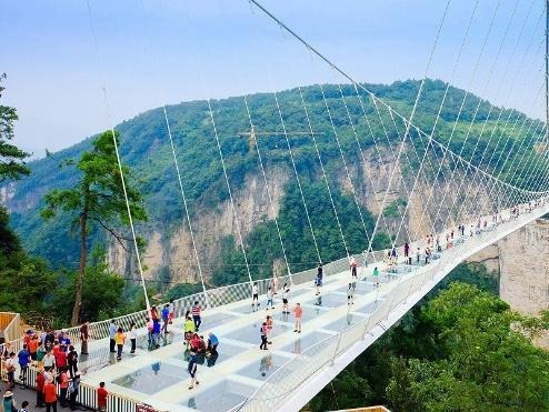 Hồ Bảo Phong - Trương Gia Giới: Khám phá vẻ đẹp hoang sơ hùng vĩ